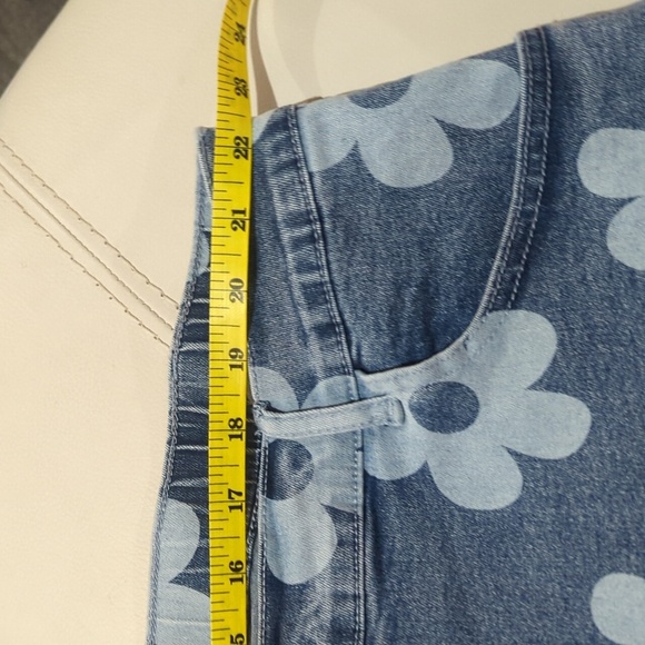 Plus Size Floral Denim Raw Hem Shorts - Size 4X New - Picture 7 of 8